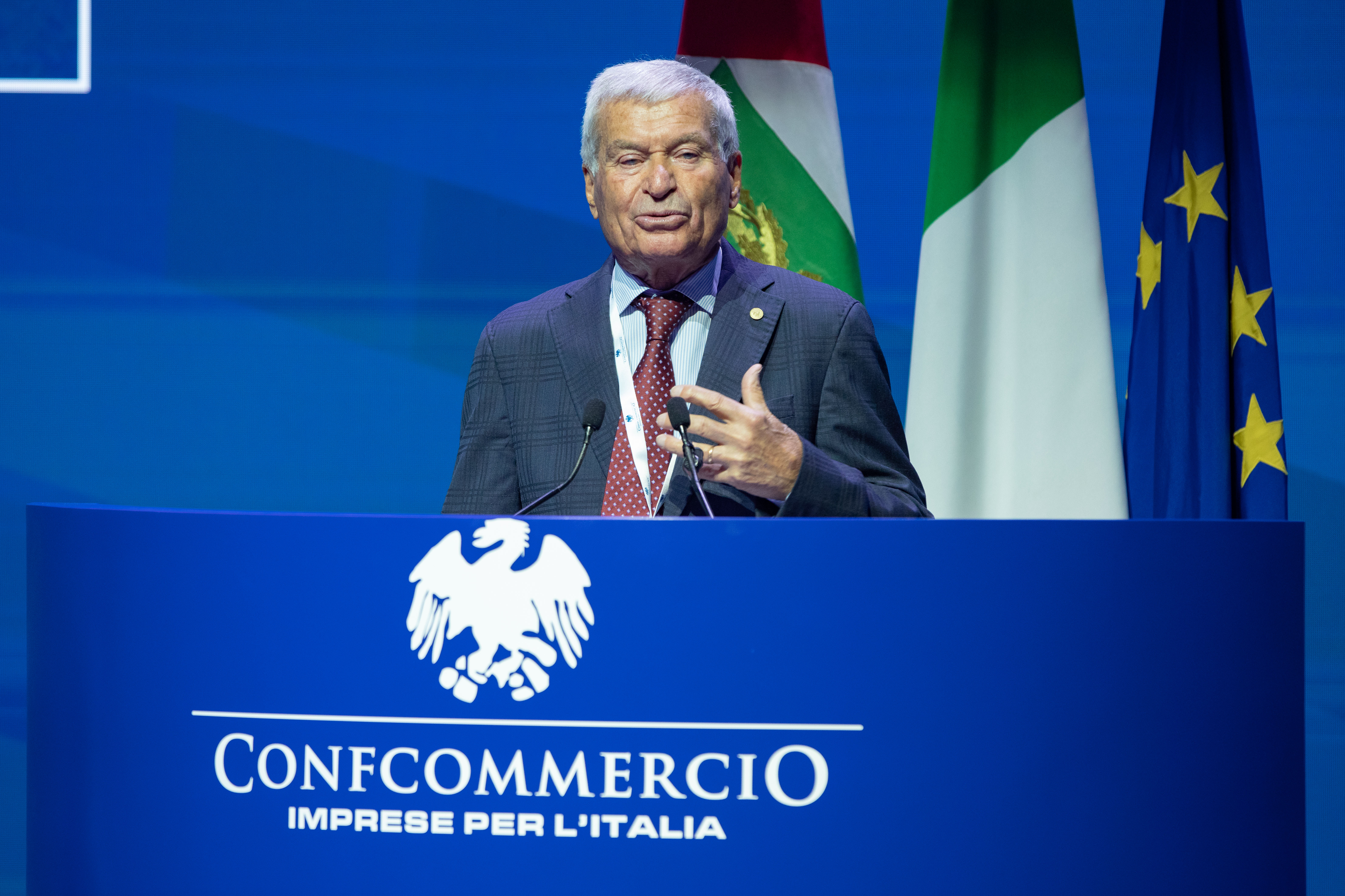 il presidente Carlo Sangalli alla trentottesima edizione dell'assemblea di Confcommercio